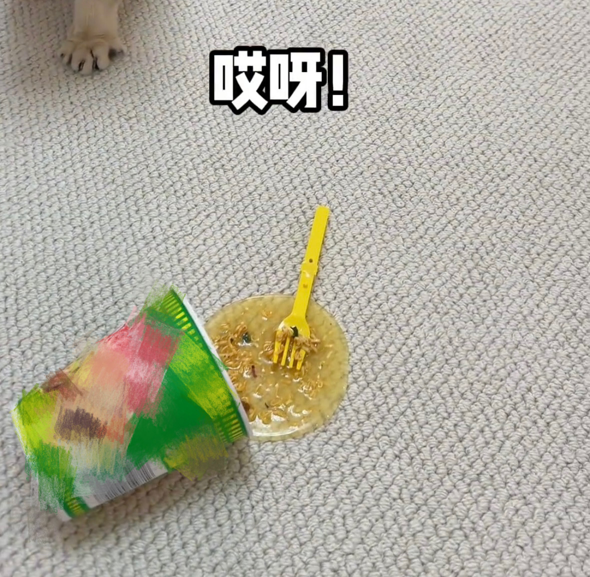 打翻的泡面手机支架整蛊人恶作剧搞怪恶搞玩具打翻泡面占座神器