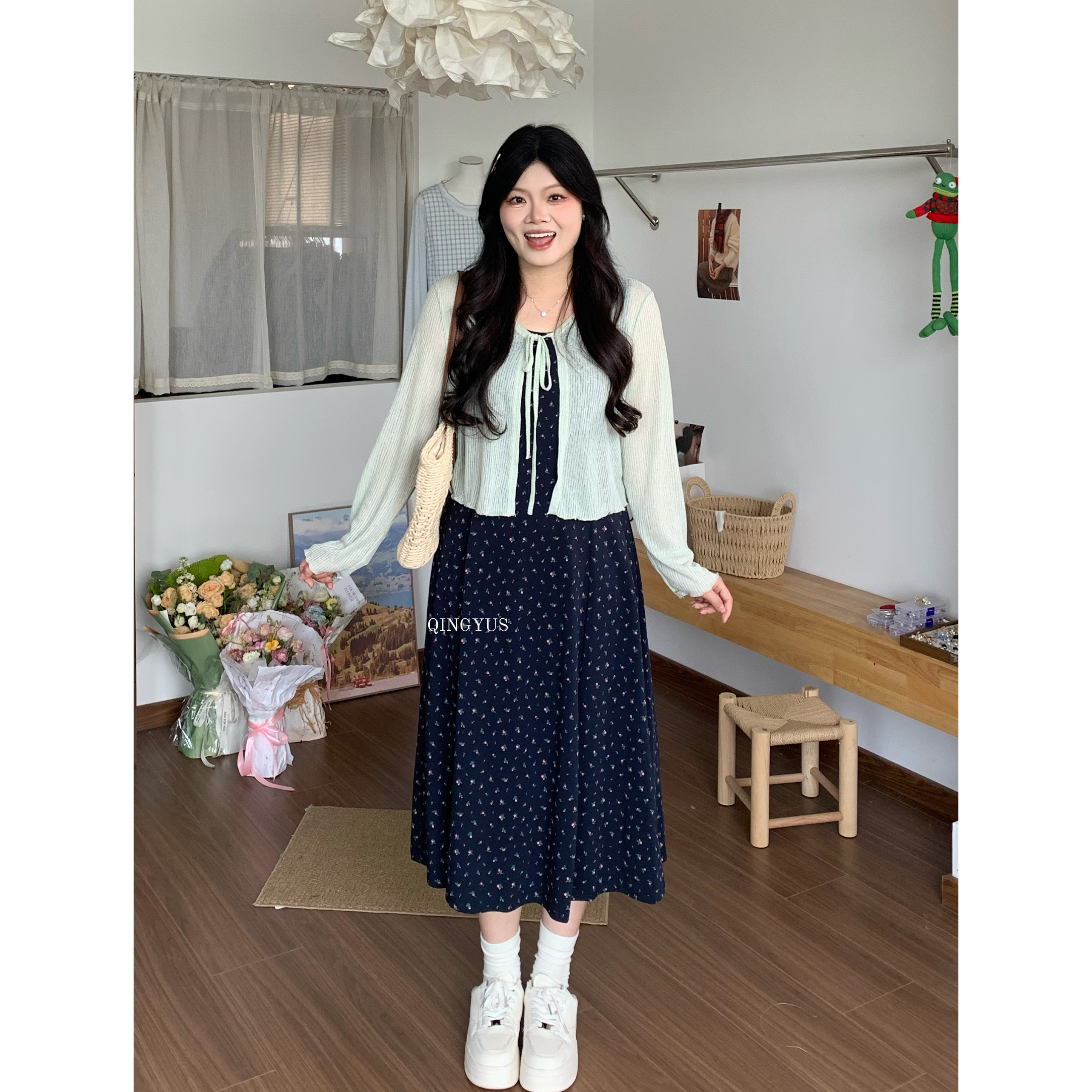 青屿衫-微胖夏季大码法式度假风碎花背带连衣裙长袖开衫两件套装