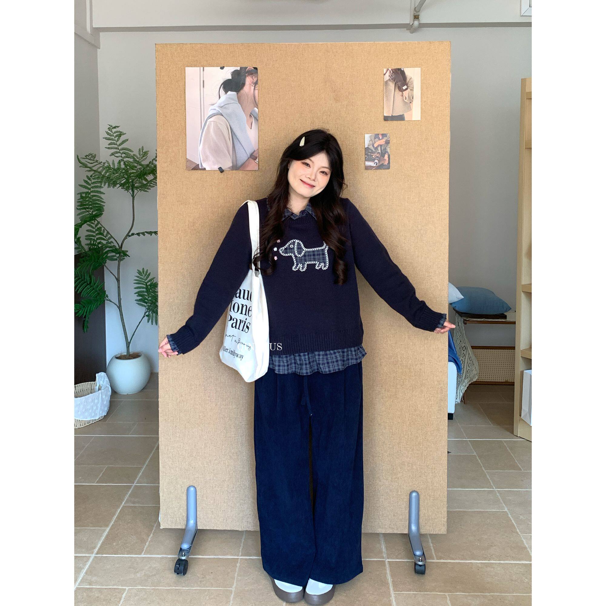 青屿衫-微胖大码秋季韩系学院风减龄小狗刺绣格纹假两件正肩毛衣