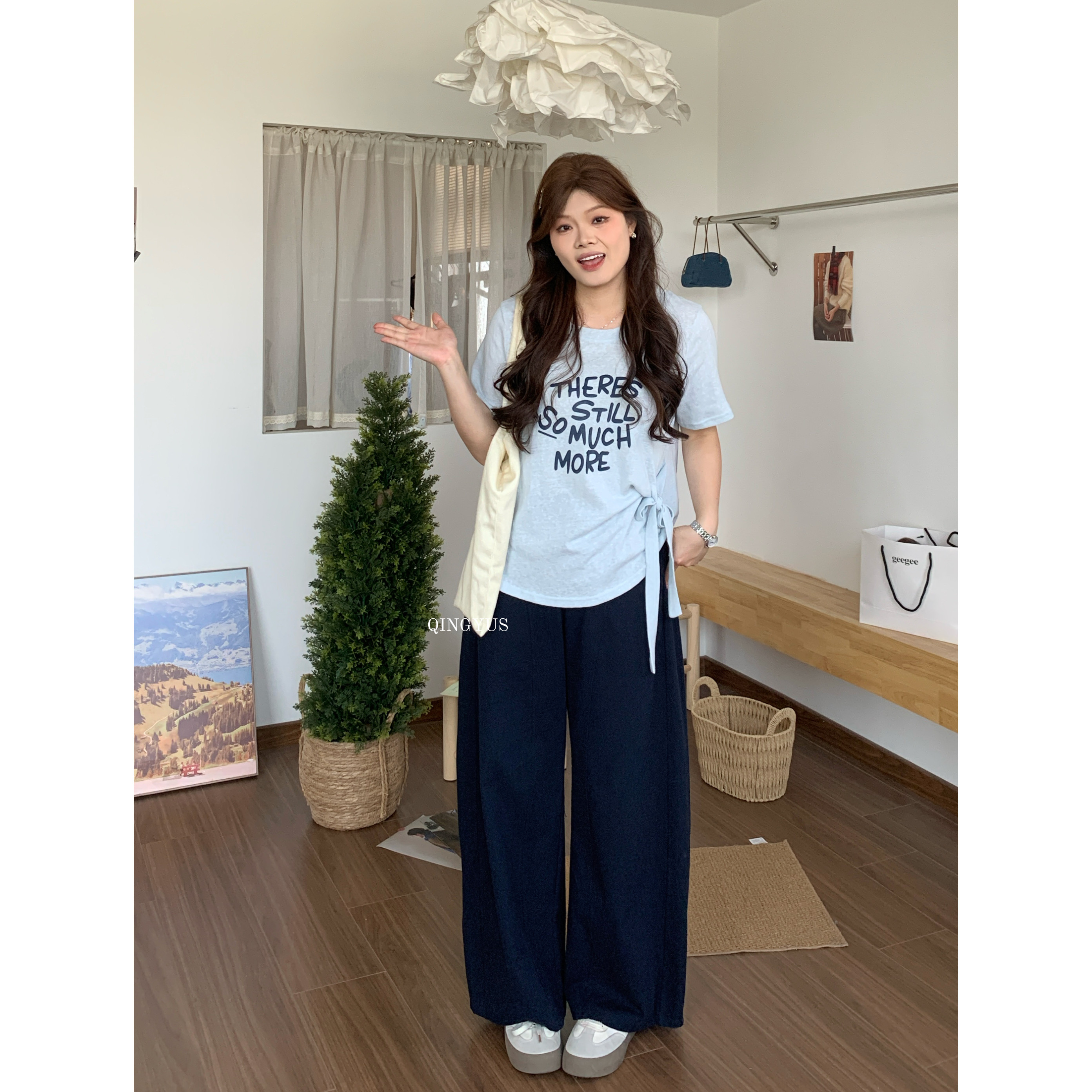 青屿衫-微胖显瘦夏季大码设计感百搭字母印花绑带收腰正肩短袖T恤