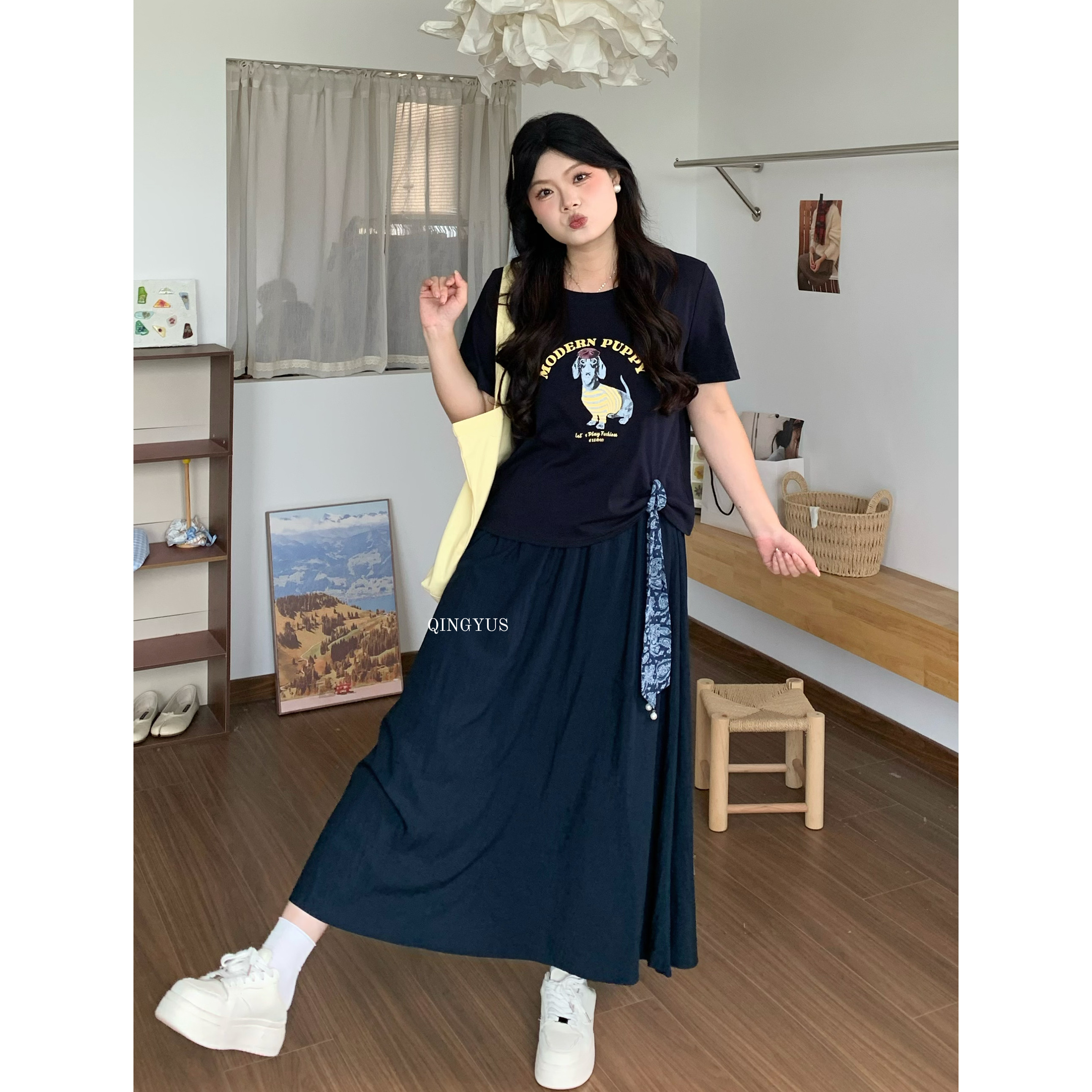 青屿衫-微胖夏季大码韩系减龄卡通小狗印花丝巾绑带正肩短袖T恤女