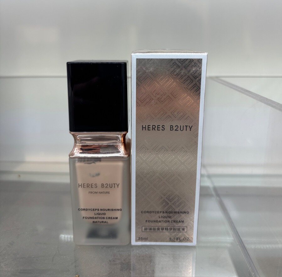赫瑞丝虫草精华粉底液保湿补水遮瑕轻薄透气持久定妆提亮隐形毛孔