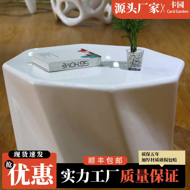 客厅简约小户型白烤漆茶几