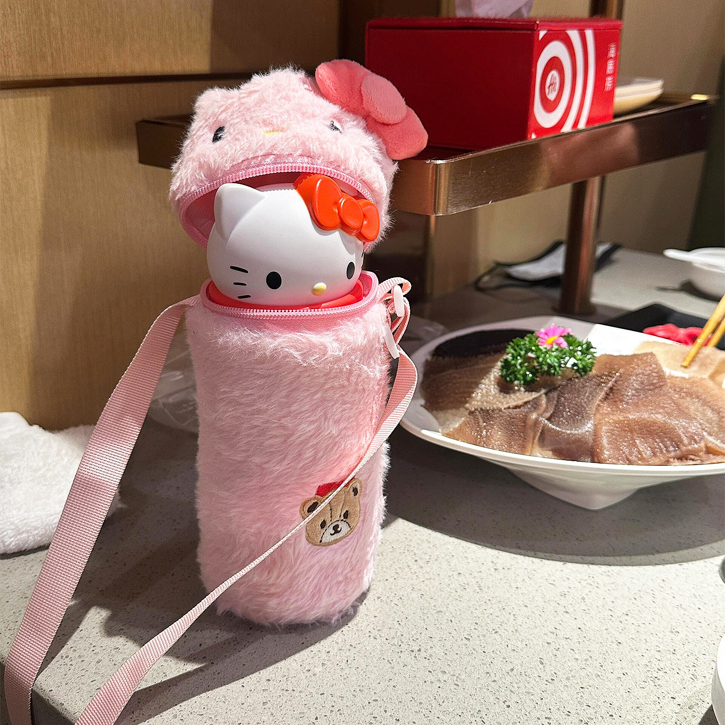 Kitty毛绒杯套玻璃保温杯保护套防烫隔热防摔可爱手提斜挎可背女