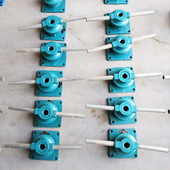 平推螺杆式 启闭机2吨丝杠吊耳手轮侧摇启闭器闸门1t2t3吨手动水闸