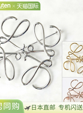 LOEWE 字母胸针 111.25.020 111.27.027 女士字母胸针，3 种颜色