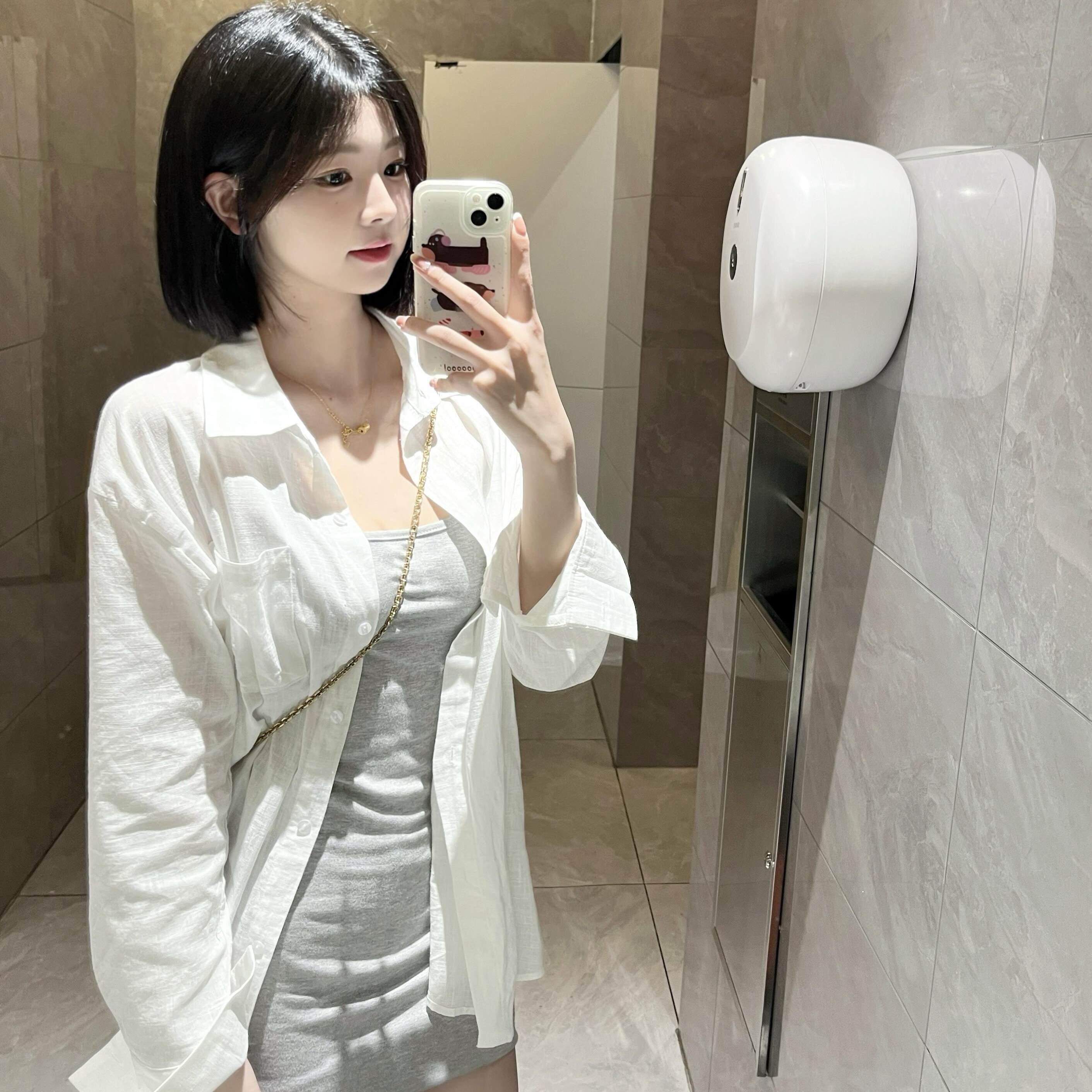 韩系通勤夏季薄款白色衬