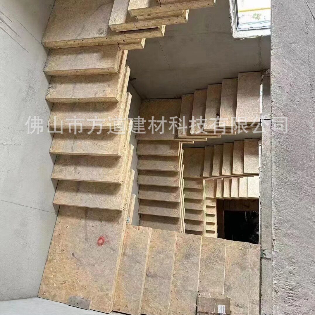 美国室内直L型堆叠楼梯岩板踏板超白钢化玻璃护栏木楼梯现代实木