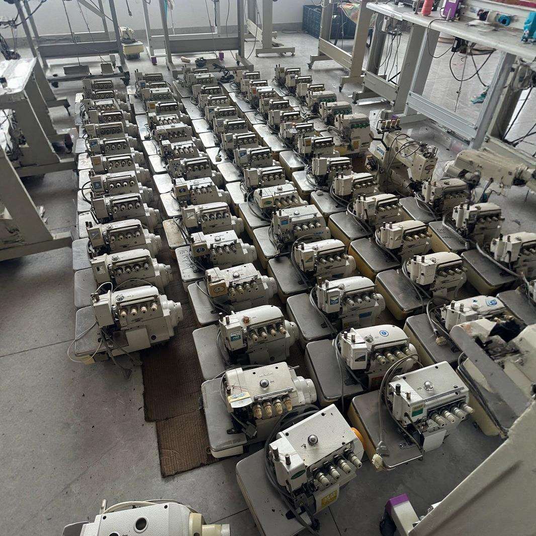 大量工业直区四线锁边机 可以三线蜜考 也可以家用免安装 机器现