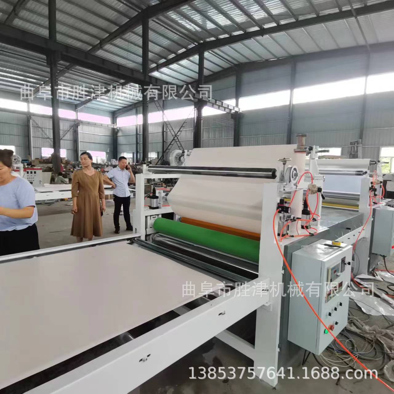 中纤板贴面机 自动上胶贴纸覆膜机 压花铝板在线贴膜机厂家