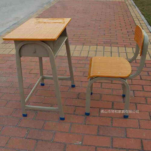 少儿小学中学大学课桌椅学校书桌椅校园校具培训U桌凳单人写字台