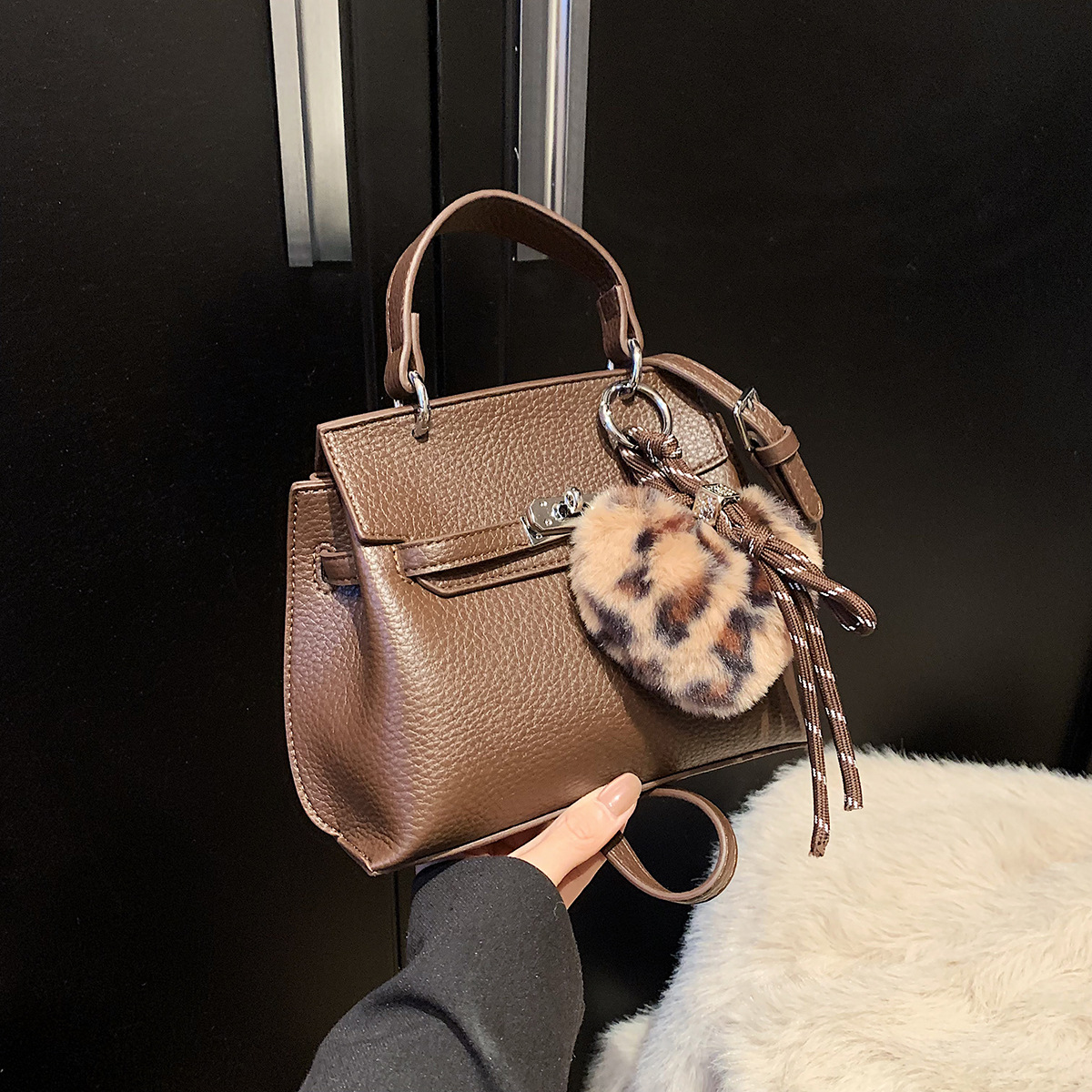 复古简约小包包女2024新款高级质感手提凯莉包时尚休闲百搭斜挎包