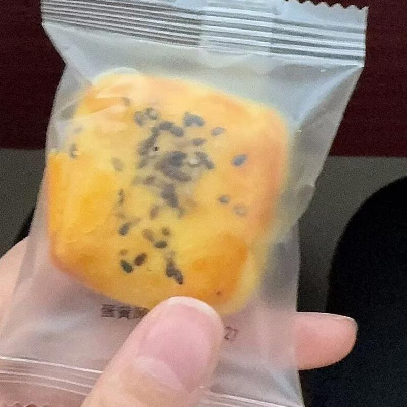 鸭蛋黄凤梨酥整箱办公下午茶点心特产厦门风味休闲小吃零食儿童
