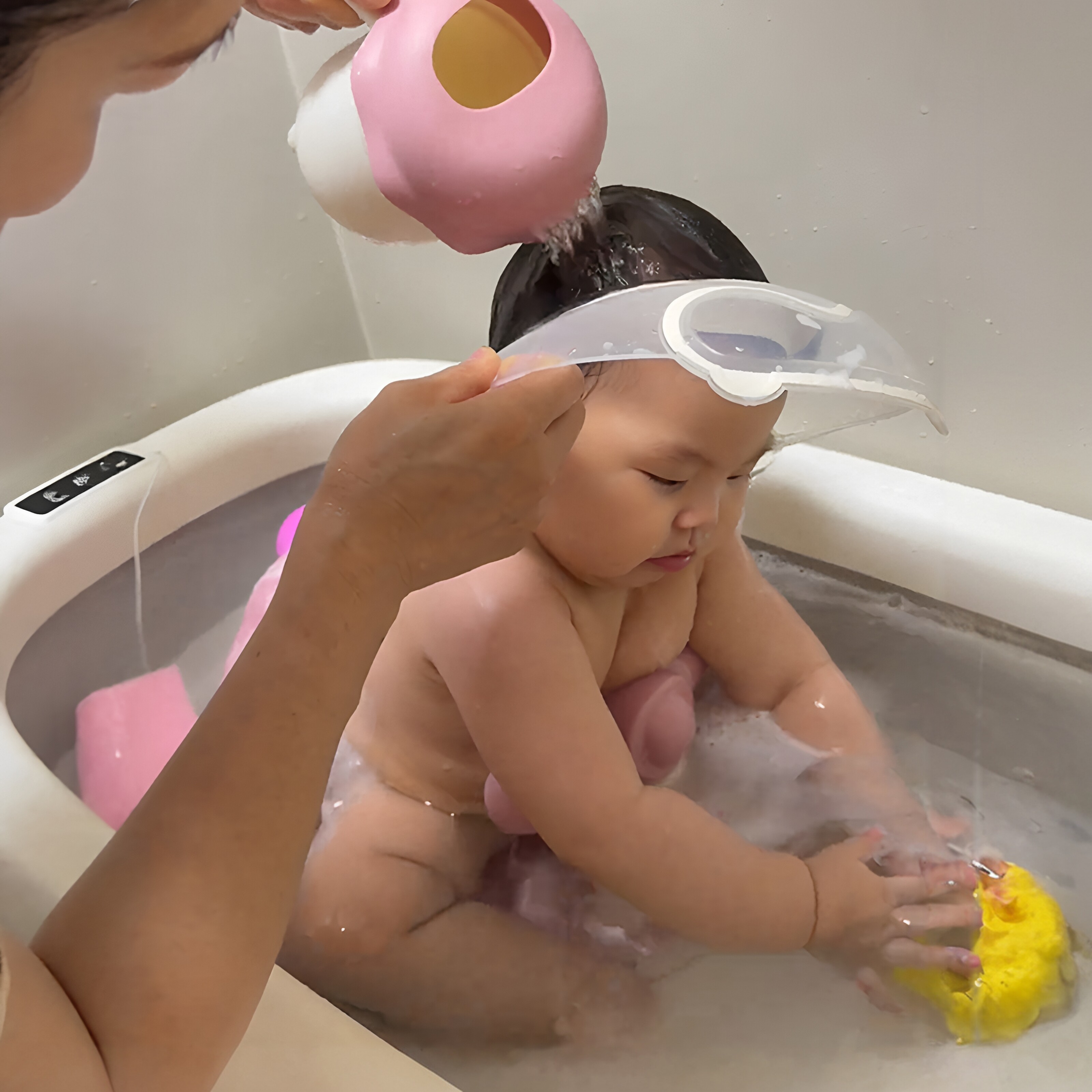 解放双手！婴幼儿洗澡神器软硅胶护耳可调节小月龄宝宝洗头挡水帽
