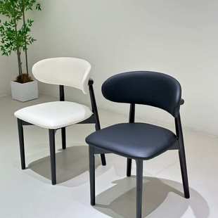 北欧仿木餐椅简约家用高级感餐桌椅轻奢餐厅网红软包凳子靠背椅子