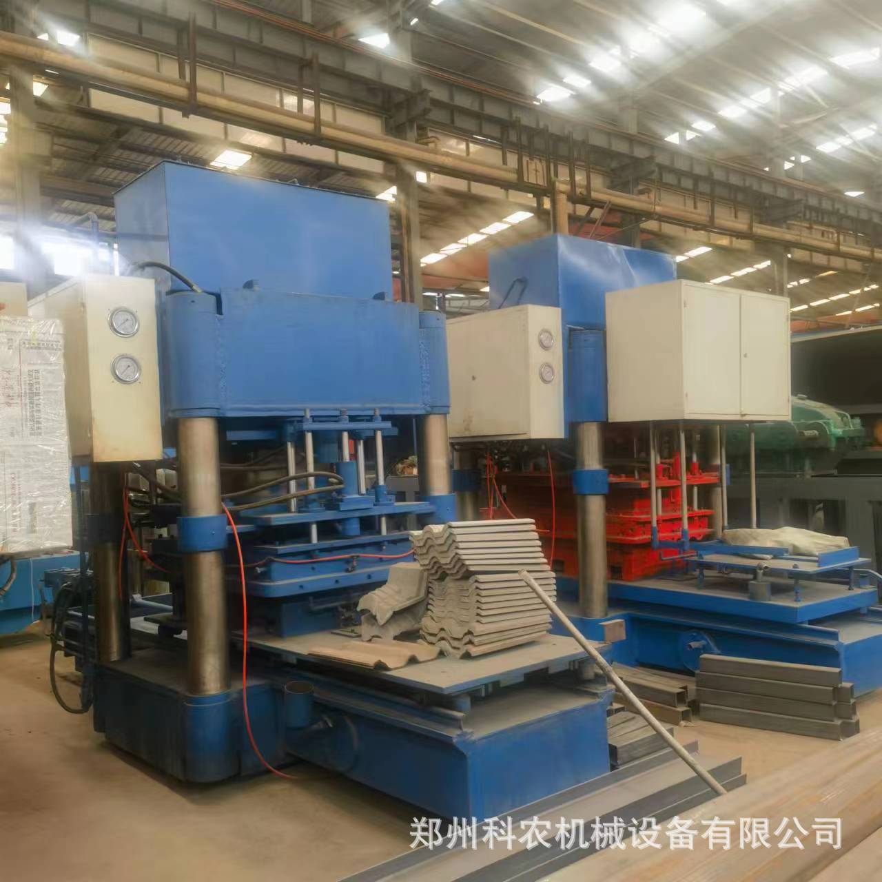 液压水泥制瓦机 自动模压彩瓦机 河北用户使用水泥仿古瓦加工设备