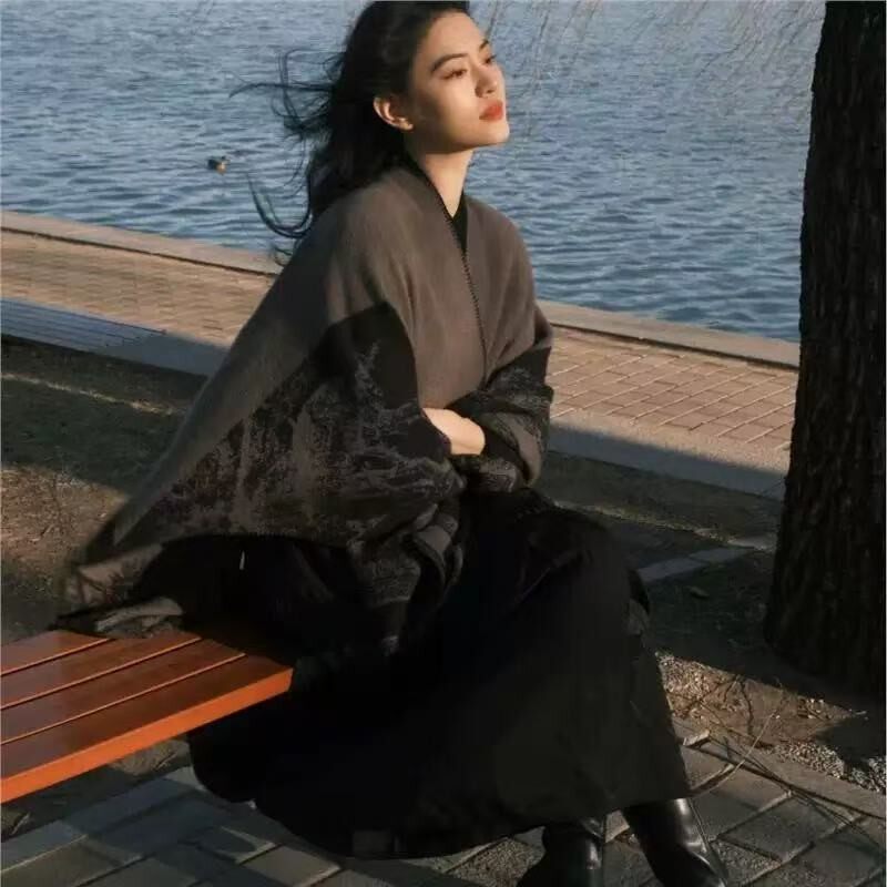 复古双面国风印花披肩女时尚百搭旅游拍照外搭秋冬保暖气质围巾