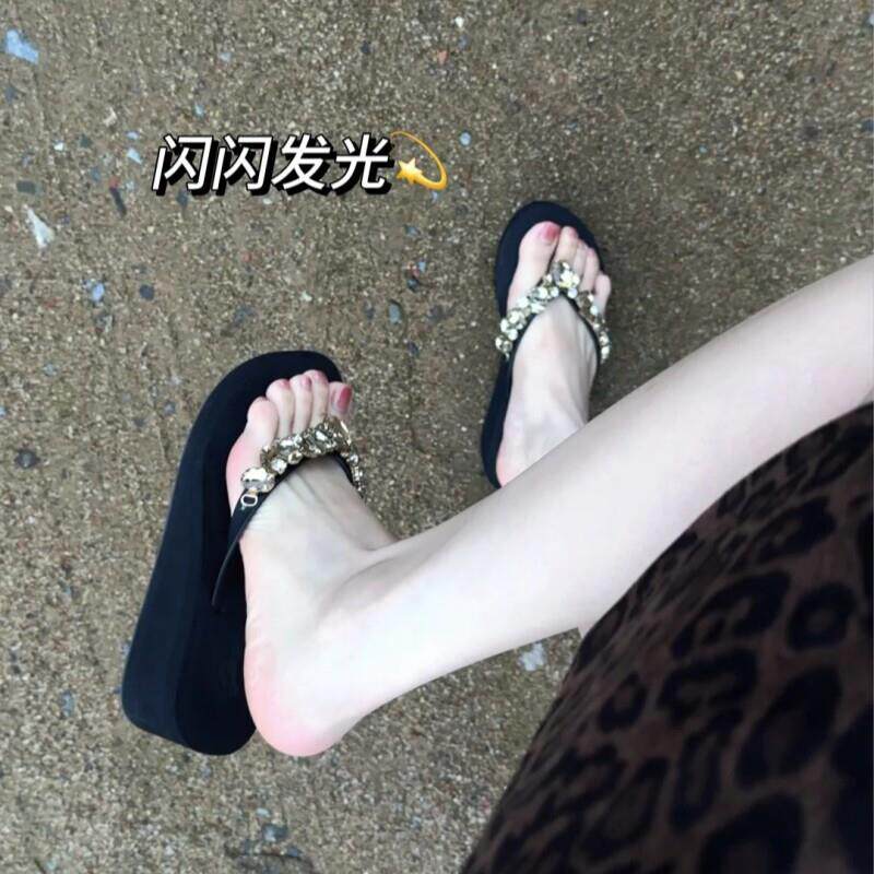 年糕eat~黑色高级感防滑坡跟厚底人字拖女夏外穿增高水钻凉拖鞋鞋