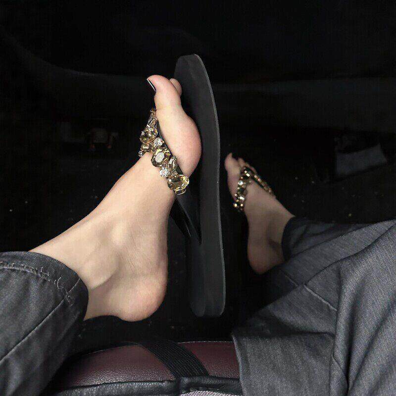 黑色水钻人字拖鞋女夏季外穿海边沙滩拖鞋平底凉拖鞋鞋超好看2026