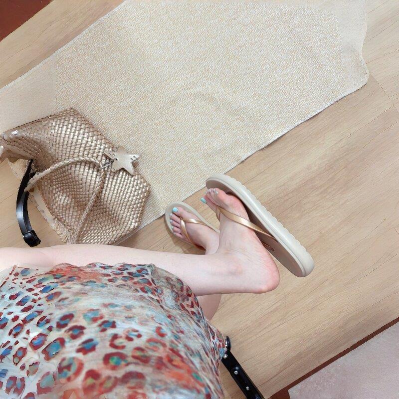 拖鞋平底夹脚人字拖女夏外穿绝美不累脚舒适海边不磨脚法式凉拖