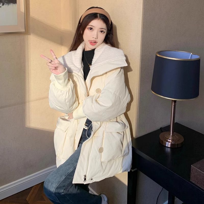 米白色大翻领抽绳收腰多口袋中长款羽绒服女复古小众宽松上衣