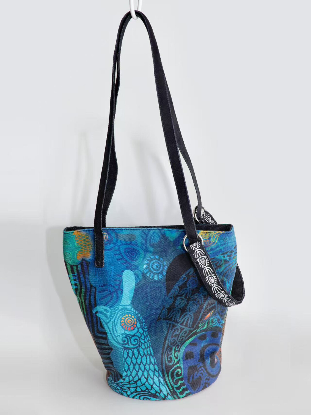 山西博物院镇馆之宝晋侯鸟尊文物搭配水桶包日常穿搭百搭款