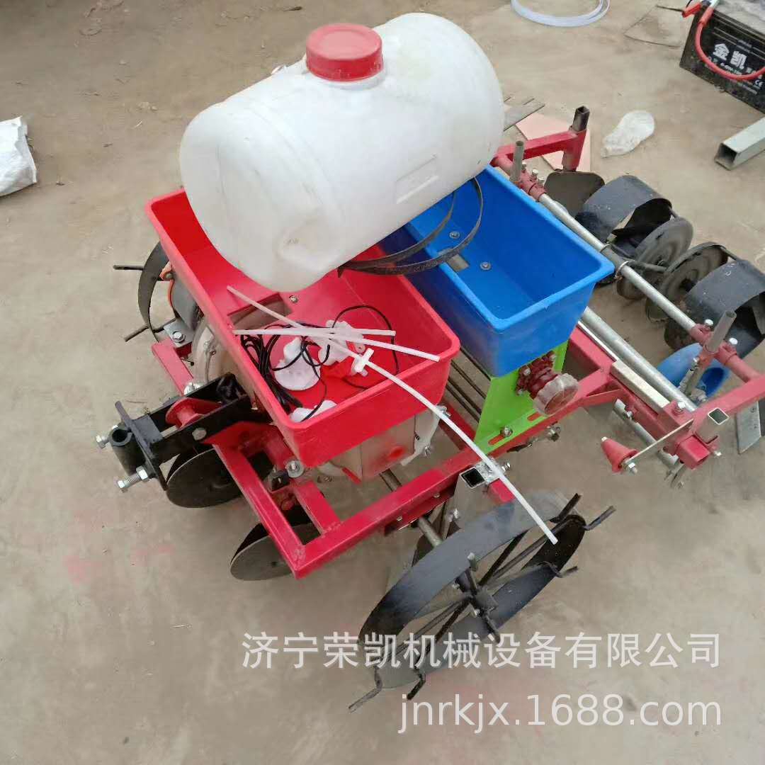 新式花生播种覆膜机 手扶拖拉机带施肥喷药播种机 二行花生播种机