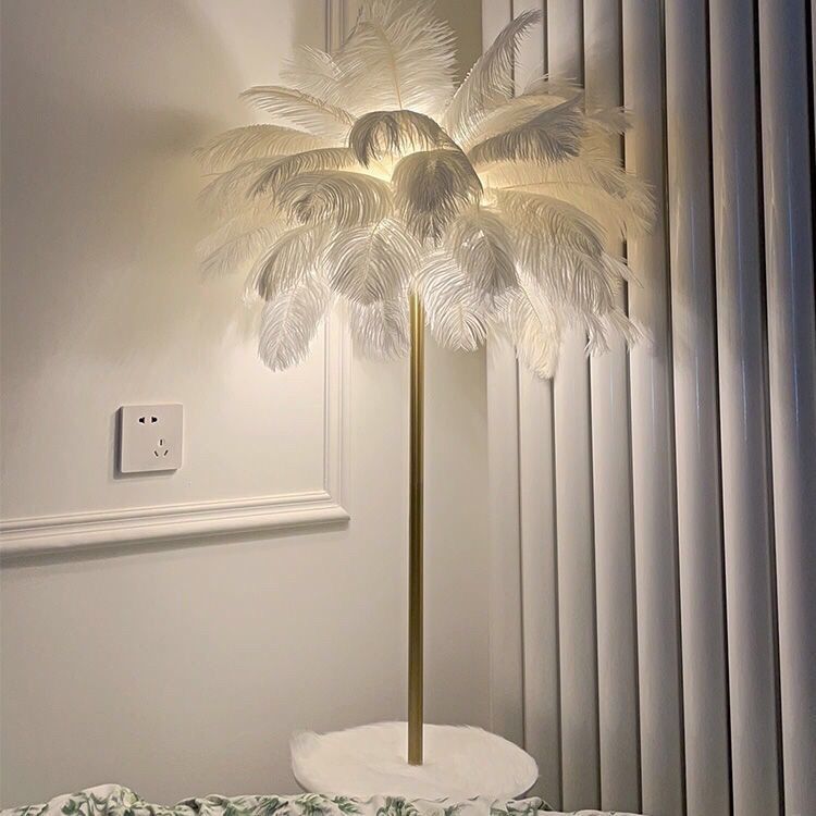 北欧驼鸟羽毛落地灯带置物架