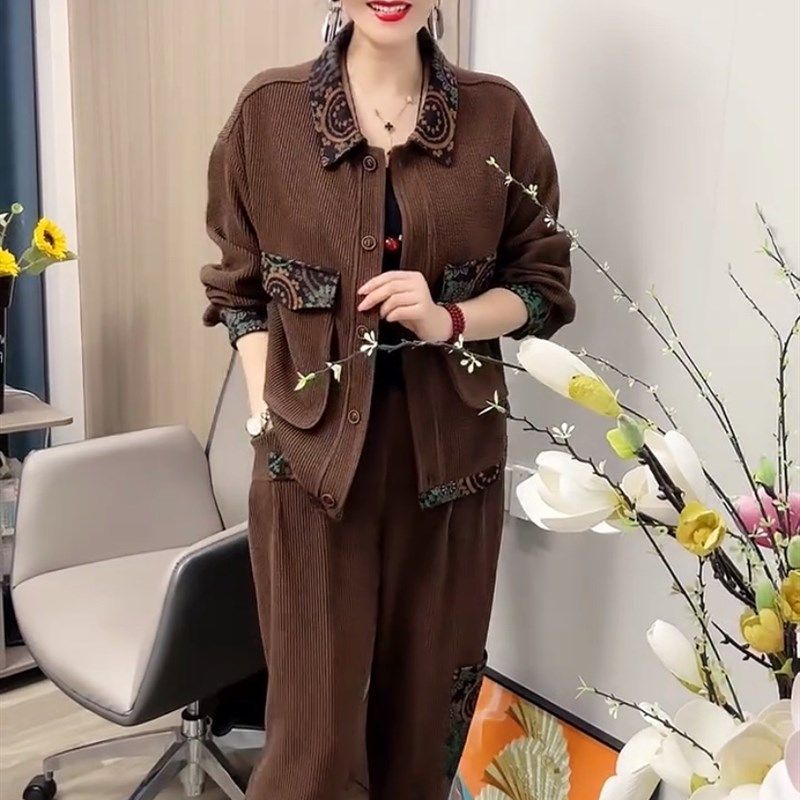 2024春季新款雪尼尔花翻领上衣加裤子两件套装时尚休闲中老年女装