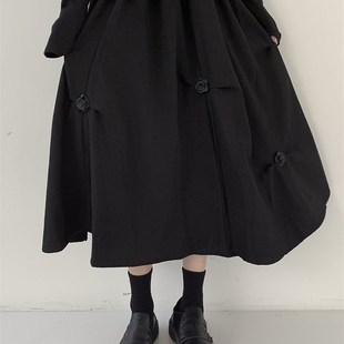 陆与山屿2022年春季 黑色百褶裙子立体花朵品质a字高腰半身裙 新款