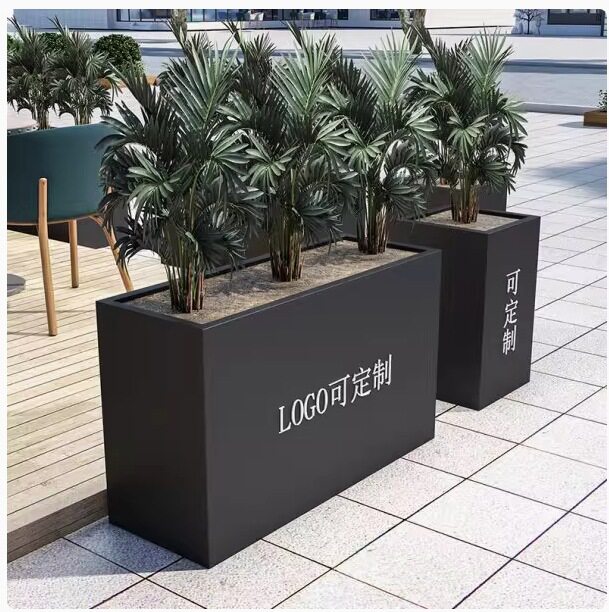 商业街咖啡馆外摆铁艺花箱