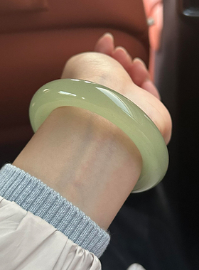 近3小时950+人加购过的玉手镯