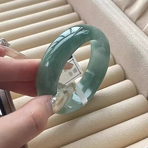 你列表的关注的人买过的玉手镯子