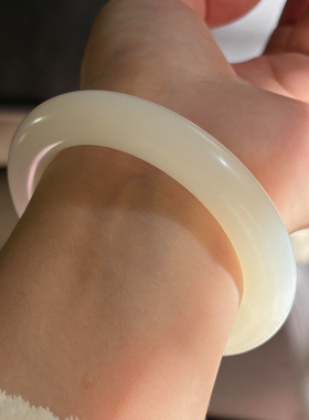 近3小时950+人加购过的玉手镯