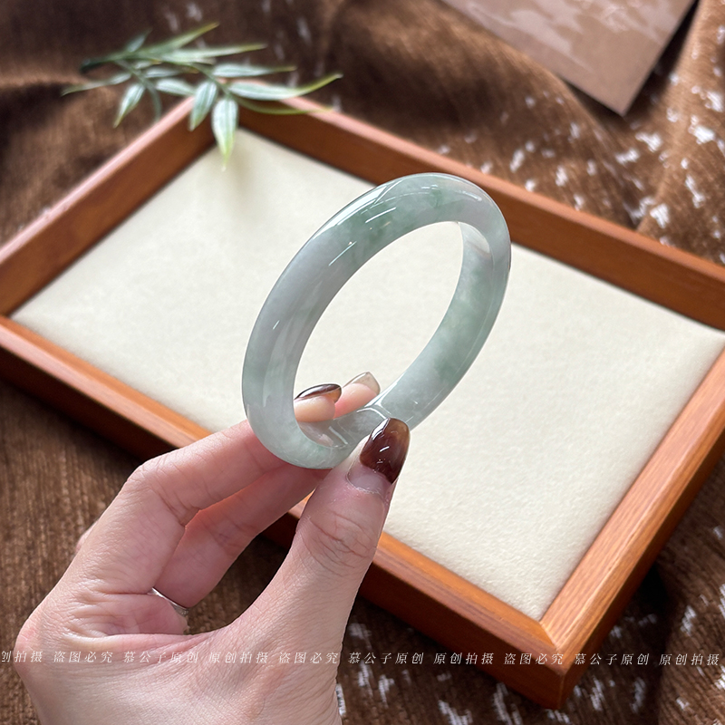 近3小时800+人加购过的翡翠手镯