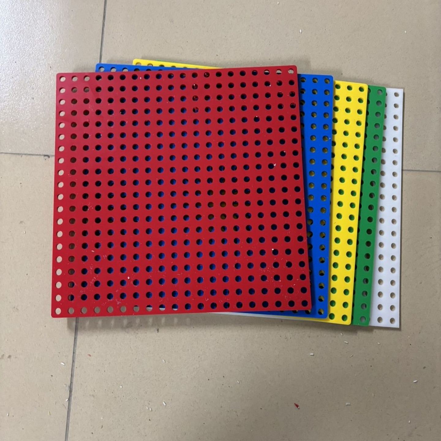 食品级塑料冲孔板pp洞洞板过滤隔板加工硬塑打孔PVC板聚丙烯