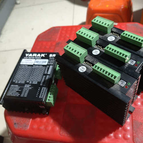 信浓步进Y2SSR4有4个，一个25元，4个一起。议价