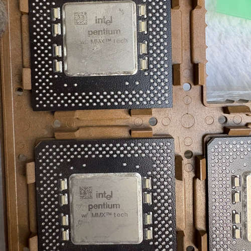 议价英特尔奔腾MMX CPU芯片，型号FV80503233，支持