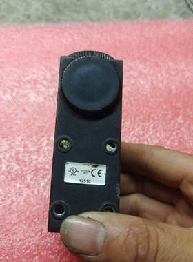 议价R58A  邦纳BANNER  色标传感器 ，线减短了，好坏