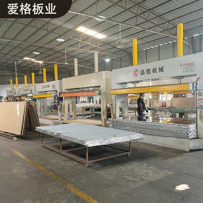 源头厂家直销工程吊顶铝家具幕墙高强度抗压加密高光覆膜铝蜂窝板