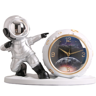 客厅创意座钟家用台式 时尚 坐钟表书房太空人装 饰W摆件静音时 个性