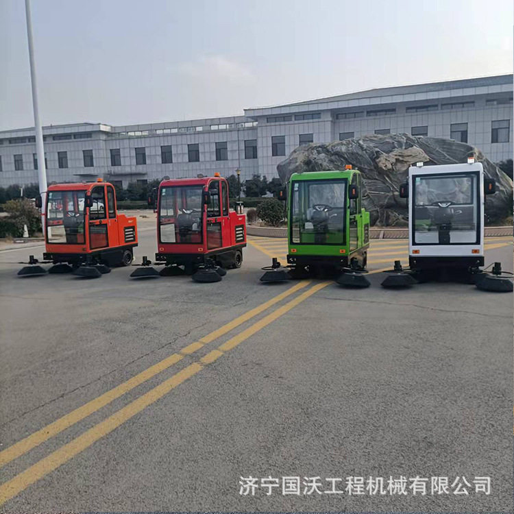 公园 学校电动扫地车图片 喷水吸尘清路机 小型扫路机出售