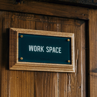 蘑菇空间 雕刻导l视牌实木底座亚克力广告牌设计工作室门牌 复古