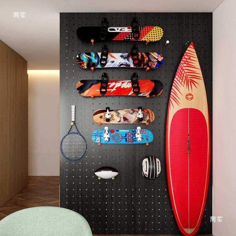 墙上运动装备收纳滑雪滑板摆放黑色满墙手工洞洞板置物架