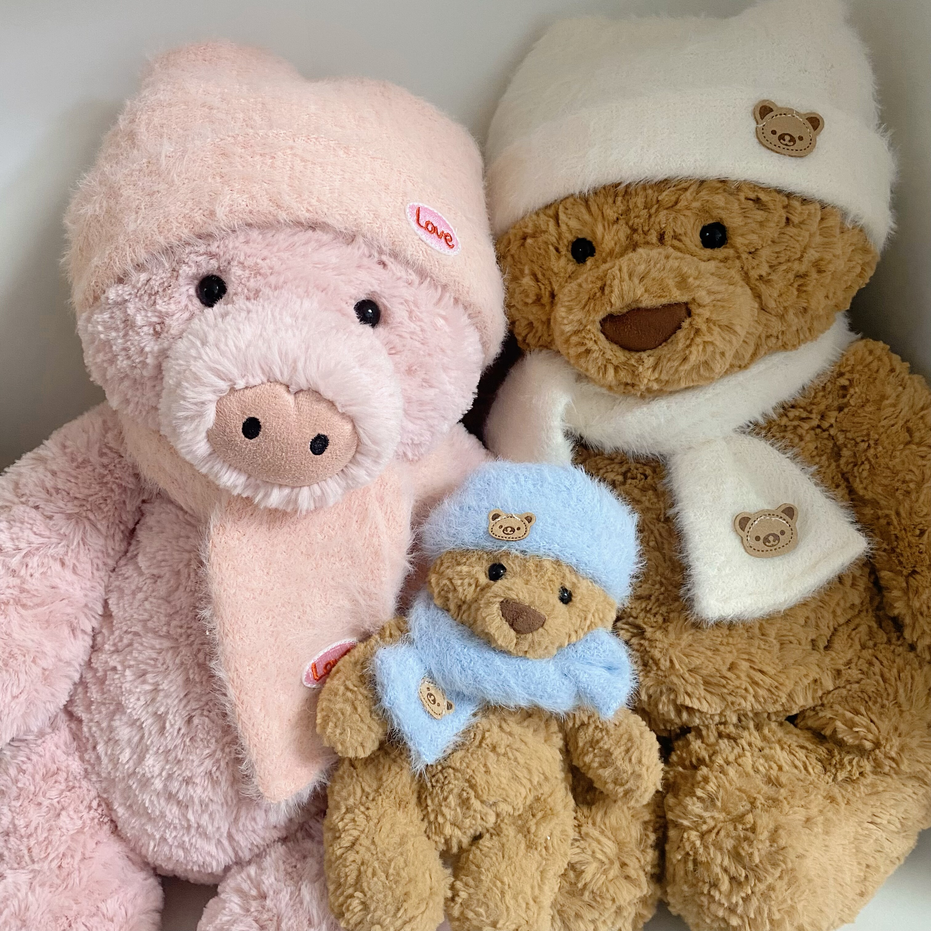 桐桐妈手作 巴塞罗熊巴纳布斯猪冬季针织帽子围巾（不含玩偶）,模玩/动漫/周边/娃圈三坑/桌游,棉花娃娃/毛绒玩具娃衣,淘宝优惠券,粉丝福利购,淘宝优惠卷