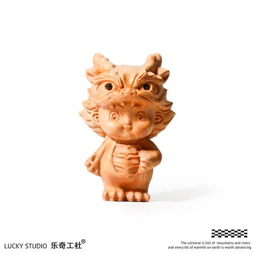 头上有犄角,身后有尾巴小龙人C宝宝可爱 木雕 工艺装饰摆件