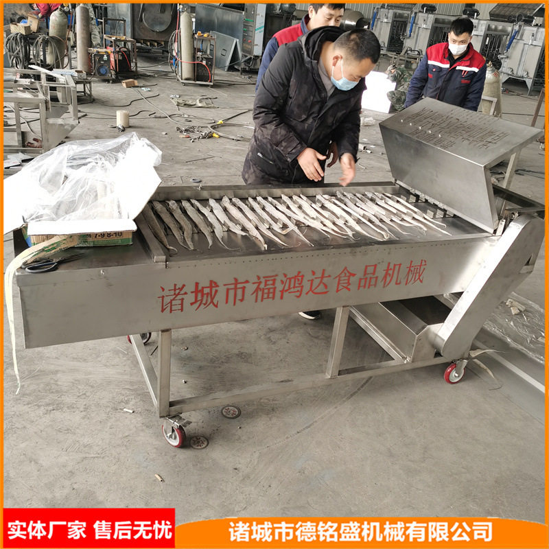 排列整齐的冻带鱼分段机 切割冰冻刀鱼切断机 胡萝卜切块机
