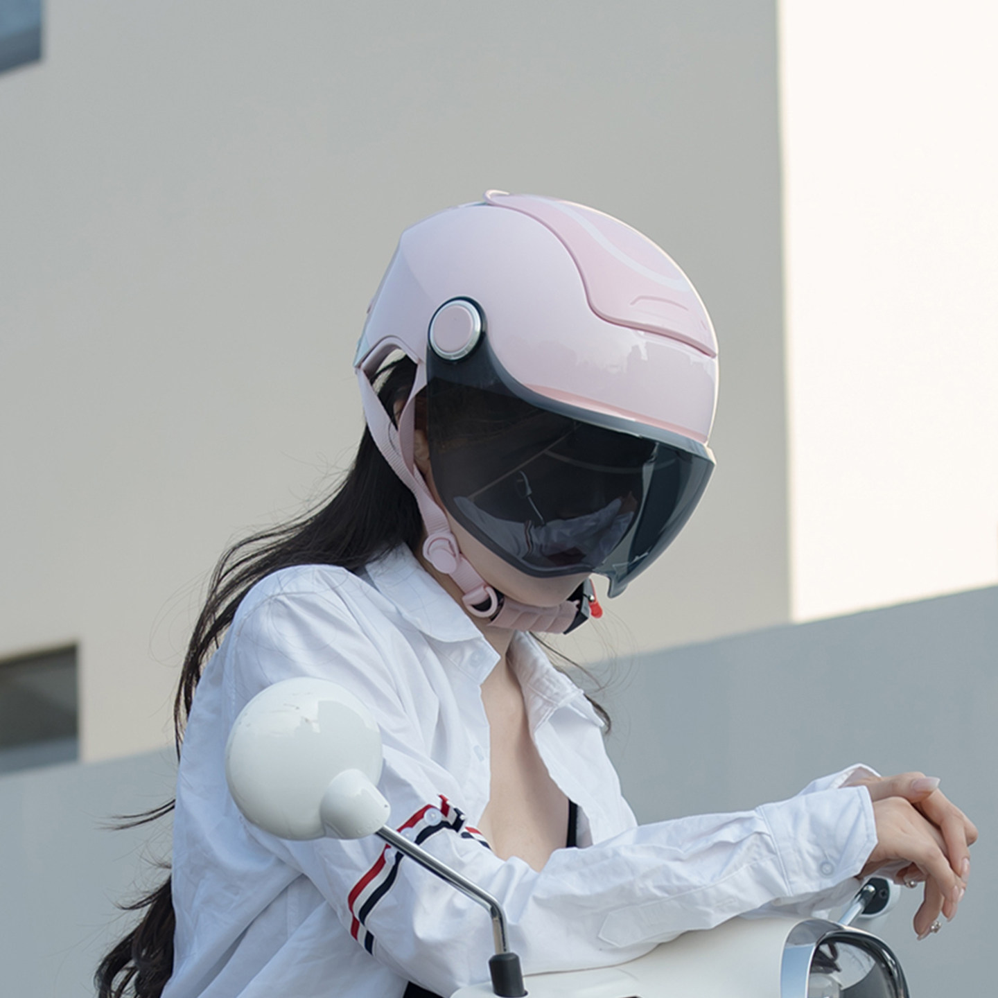两只小蜜蜂电动摩托车头盔男女士夏季防晒半盔电瓶四季通用安全帽图片