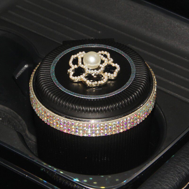 汽车载烟灰缸镶钻创意多功能带盖夜光LED灯专用车内用品大全女士