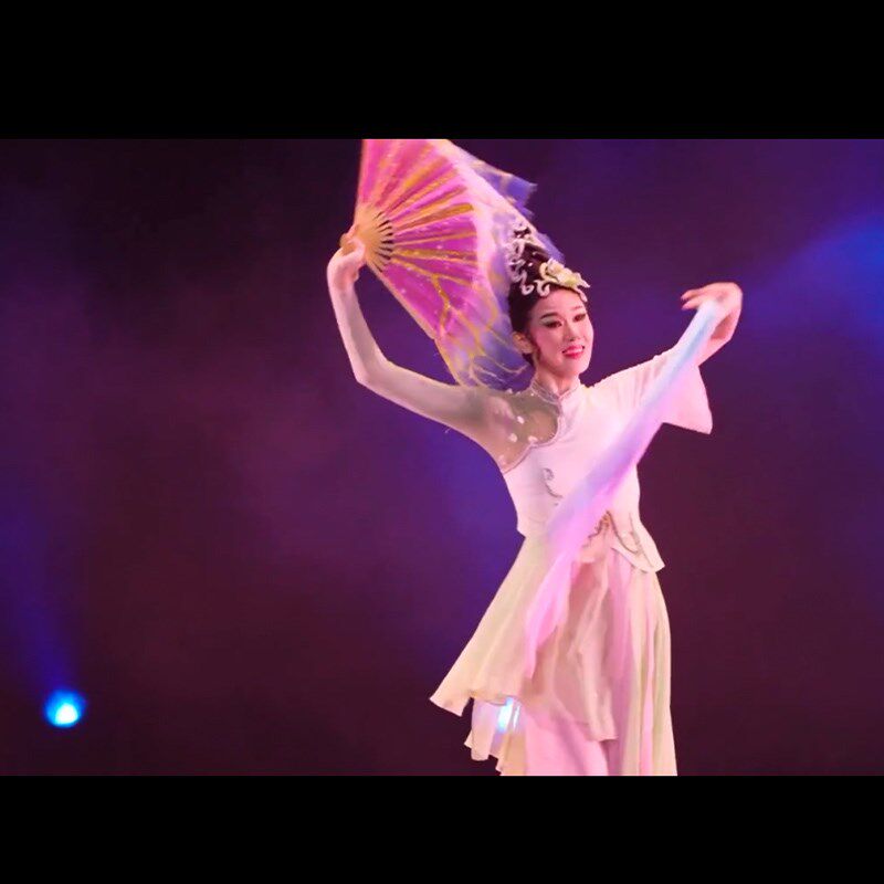 速发春光真丝舞蹈扇花鼓灯扇子真丝渐变中国古典舞艺考扇子丝巾组